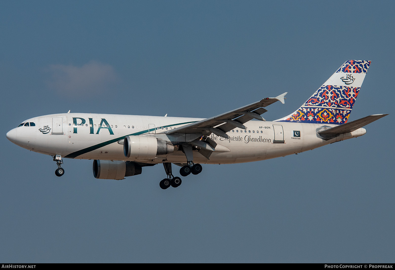 Aircraft Photo of AP-BGN | Airbus A310-324 | Pakistan International Airlines - PIA | AirHistory.net #589917