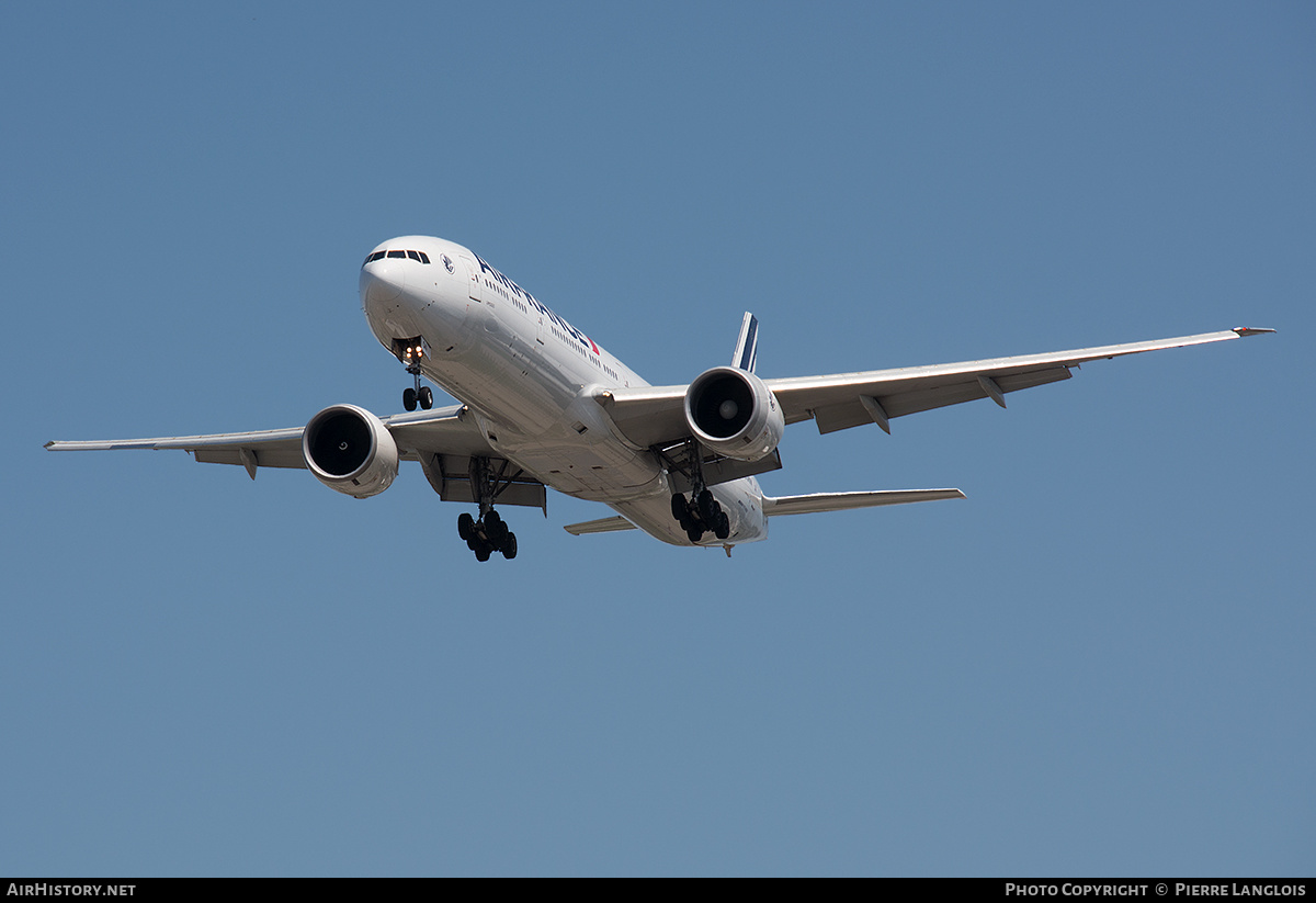 Aircraft Photo of F-GSQN | Boeing 777-328/ER | Air France | AirHistory.net #589982