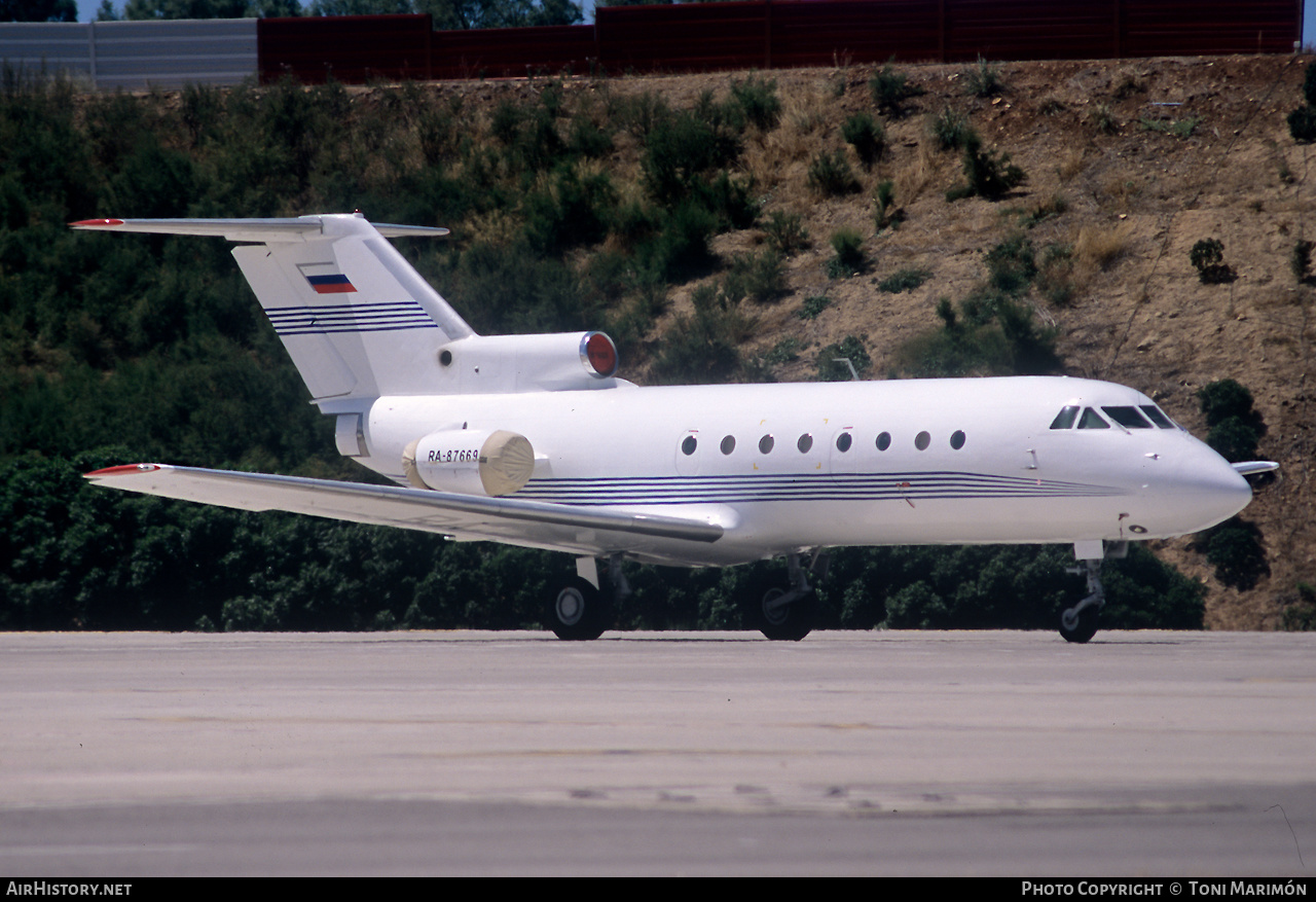 Aircraft Photo of RA-87669 | Yakovlev Yak-40 | AirHistory.net #590047