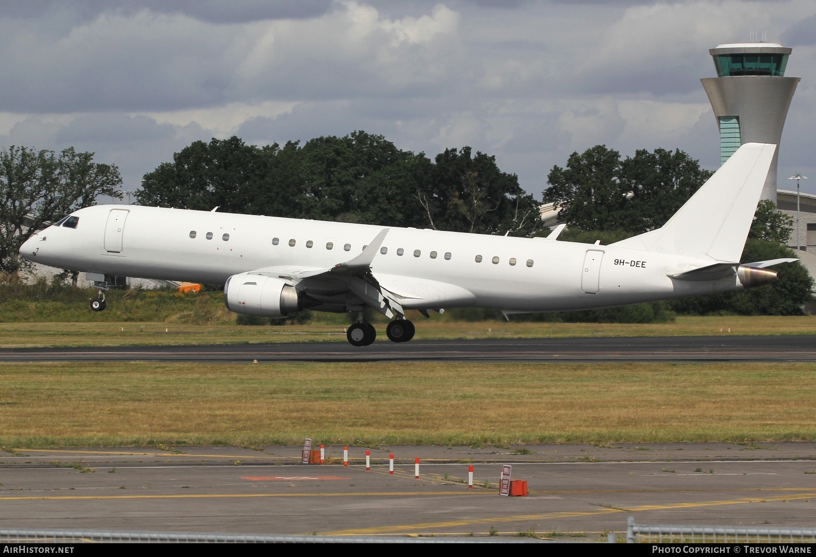 Aircraft Photo of 9H-DEE | Embraer Lineage 1000 (ERJ-190-100ECJ) | AirX Charter | AirHistory.net #590228
