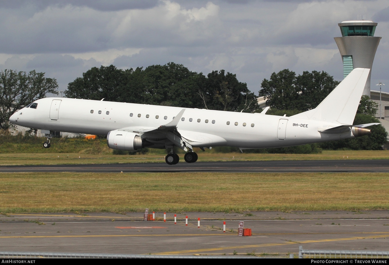 Aircraft Photo of 9H-DEE | Embraer Lineage 1000 (ERJ-190-100ECJ) | AirHistory.net #590228