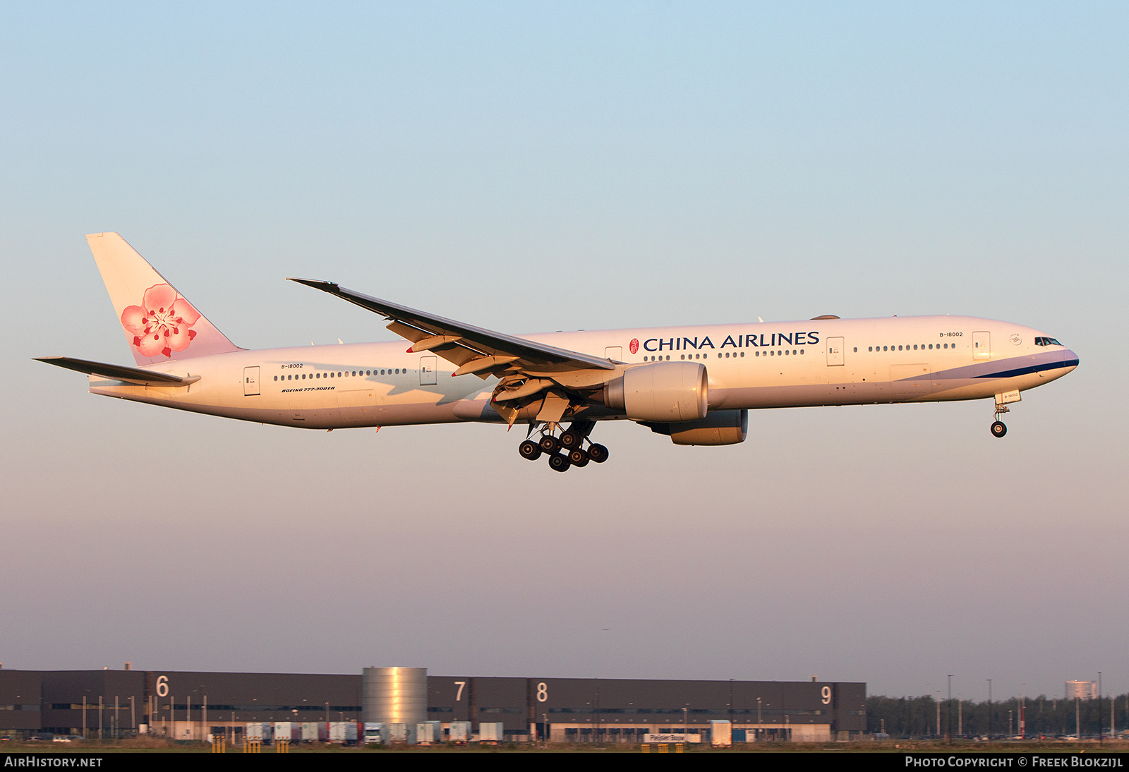 Aircraft Photo of B-18002 | Boeing 777-309/ER | China Airlines | AirHistory.net #590340