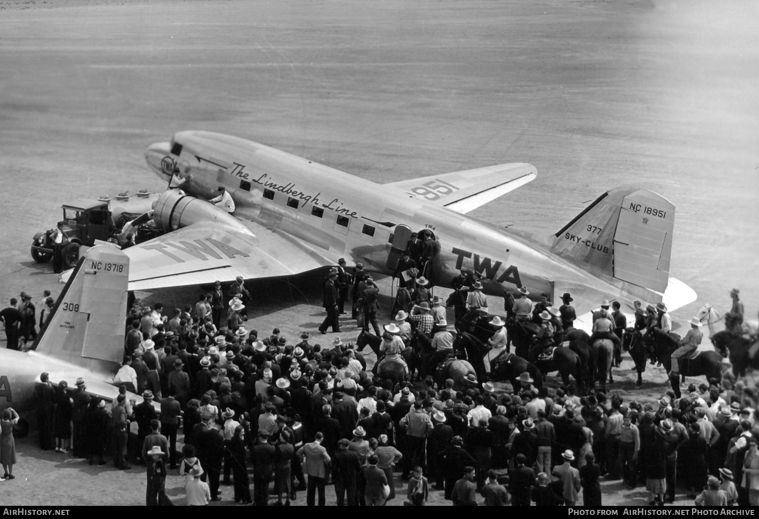 Aircraft Photo of NC18951 | Douglas DC-3-209A | AirHistory.net #590390
