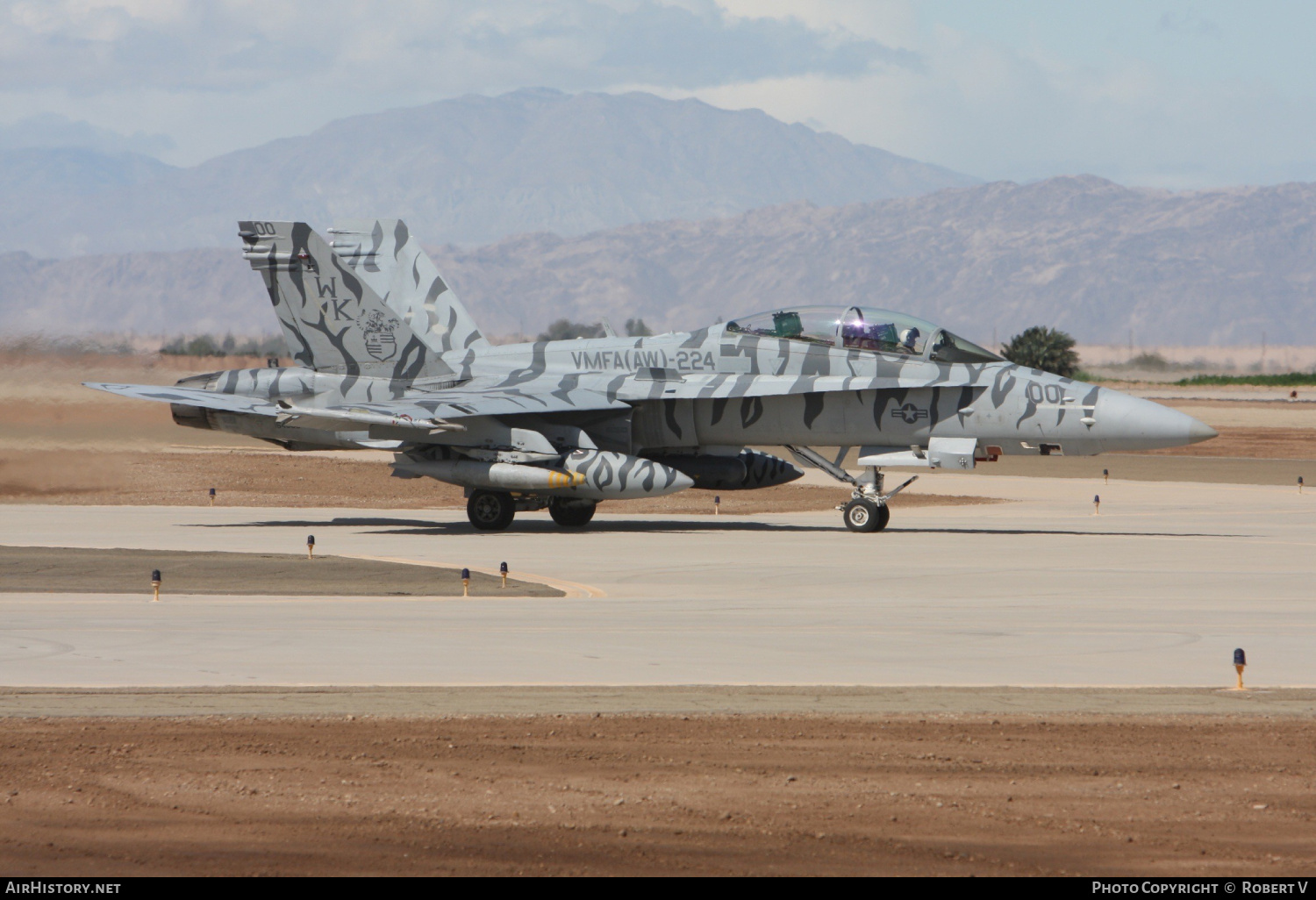 Aircraft Photo of 164886 | McDonnell Douglas F/A-18D(RC) Hornet | USA - Marines | AirHistory.net #590686