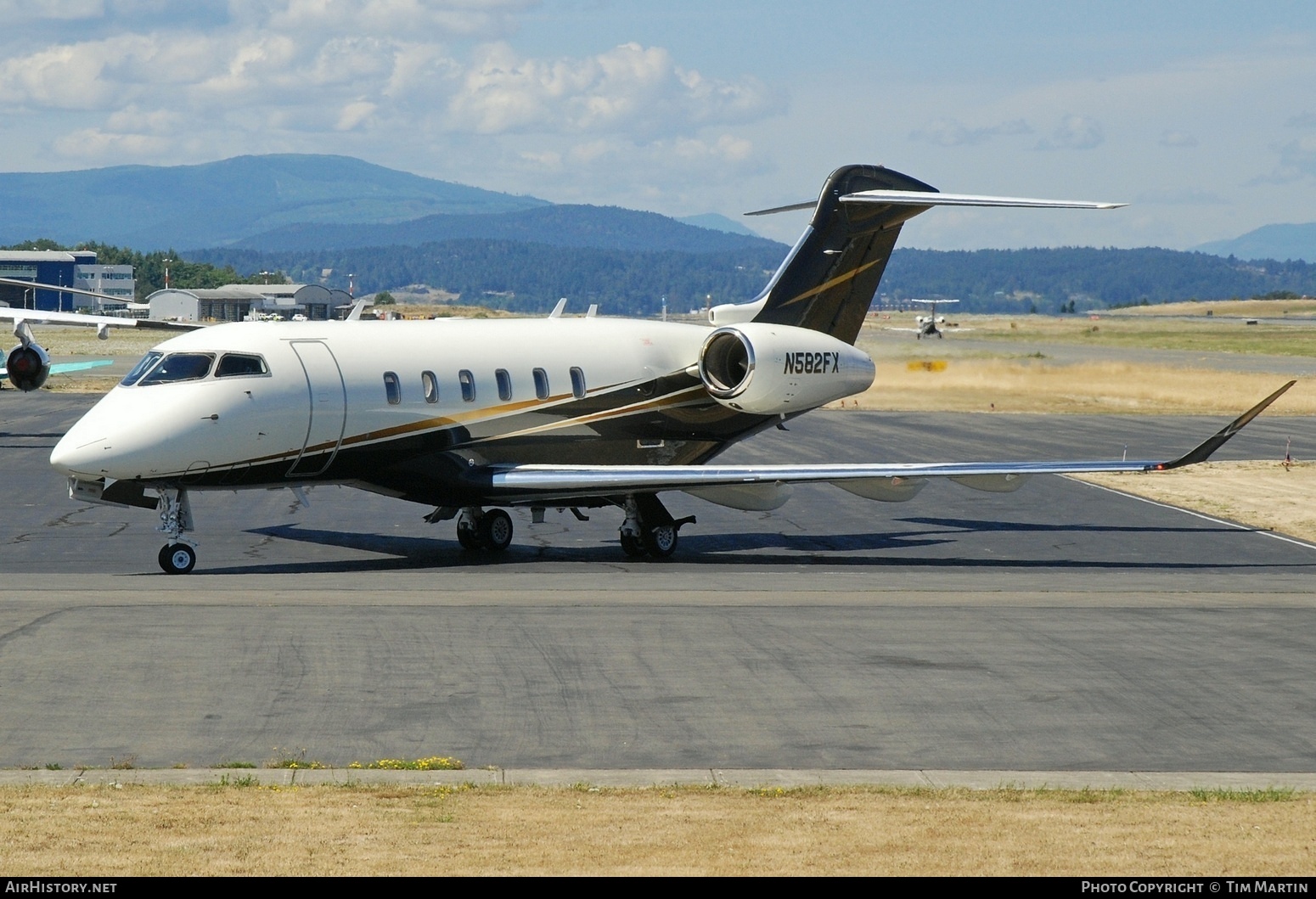 Aircraft Photo of N582FX | Bombardier Challenger 350 (BD-100-1A10) | AirHistory.net #590956
