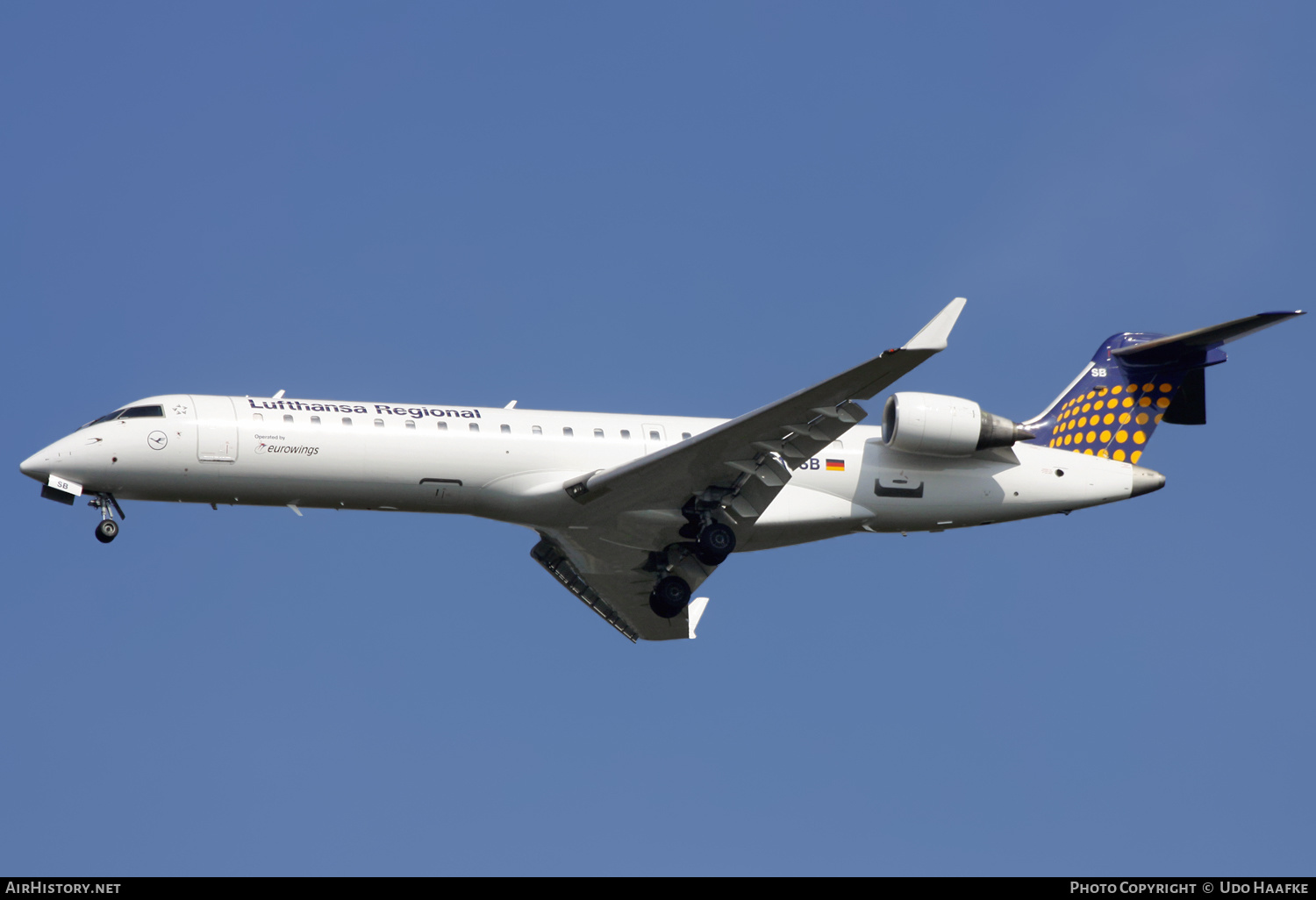 Aircraft Photo of D-ACSB | Bombardier CRJ-701ER (CL-600-2C10) | Lufthansa Regional | AirHistory.net #590985