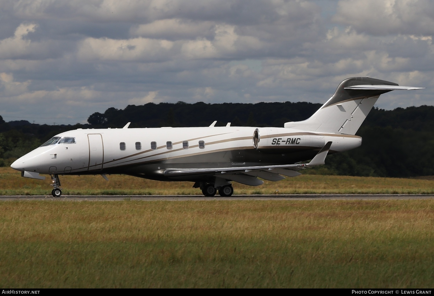 Aircraft Photo of SE-RMC | Bombardier Challenger 300 (BD-100-1A10) | AirHistory.net #591000