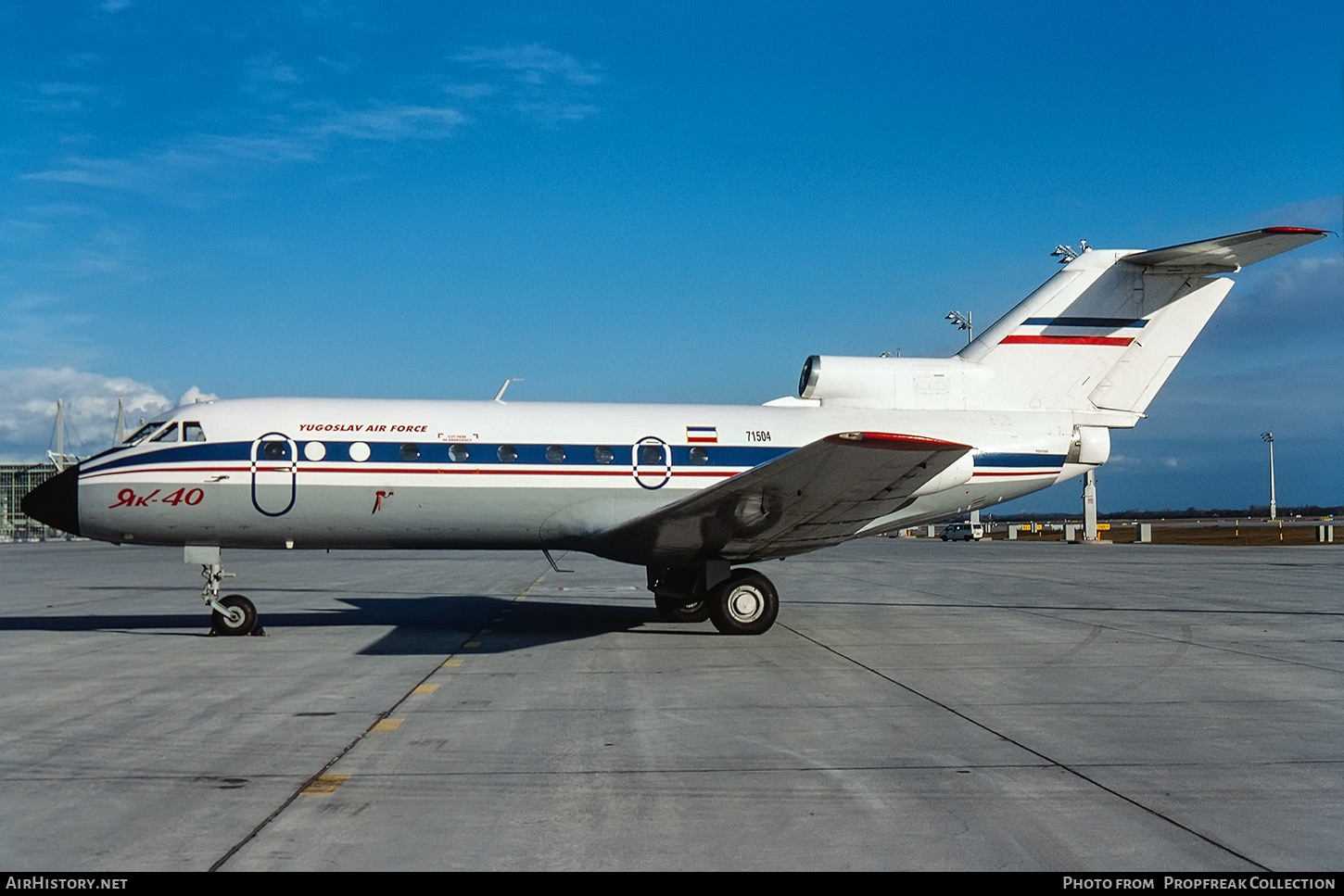 Aircraft Photo of 71504 | Yakovlev Yak-40 | Yugoslavia - Air Force | AirHistory.net #591217