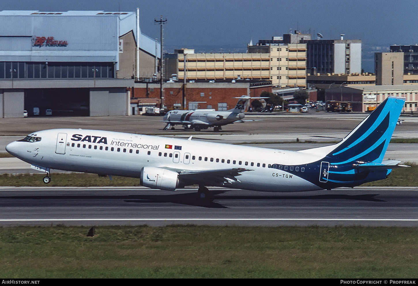 Aircraft Photo of CS-TGW | Boeing 737-4Y0 | SATA Internacional | AirHistory.net #591340