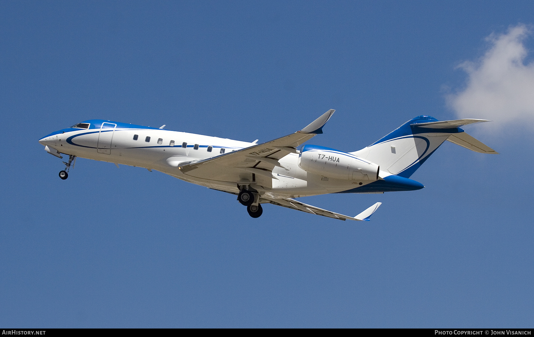 Aircraft Photo of T7-HUA | Bombardier Global 5000 (BD-700-1A11) | AirHistory.net #591681