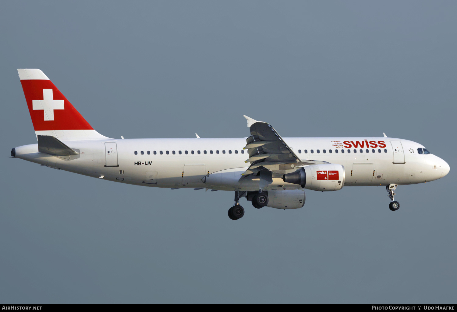 Aircraft Photo of HB-IJV | Airbus A320-214 | Swiss International Air Lines | AirHistory.net #591898