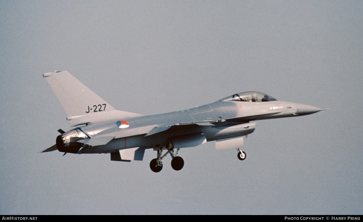 Aircraft Photo of J-227 | General Dynamics F-16A Fighting Falcon | Netherlands - Air Force | AirHistory.net #591947