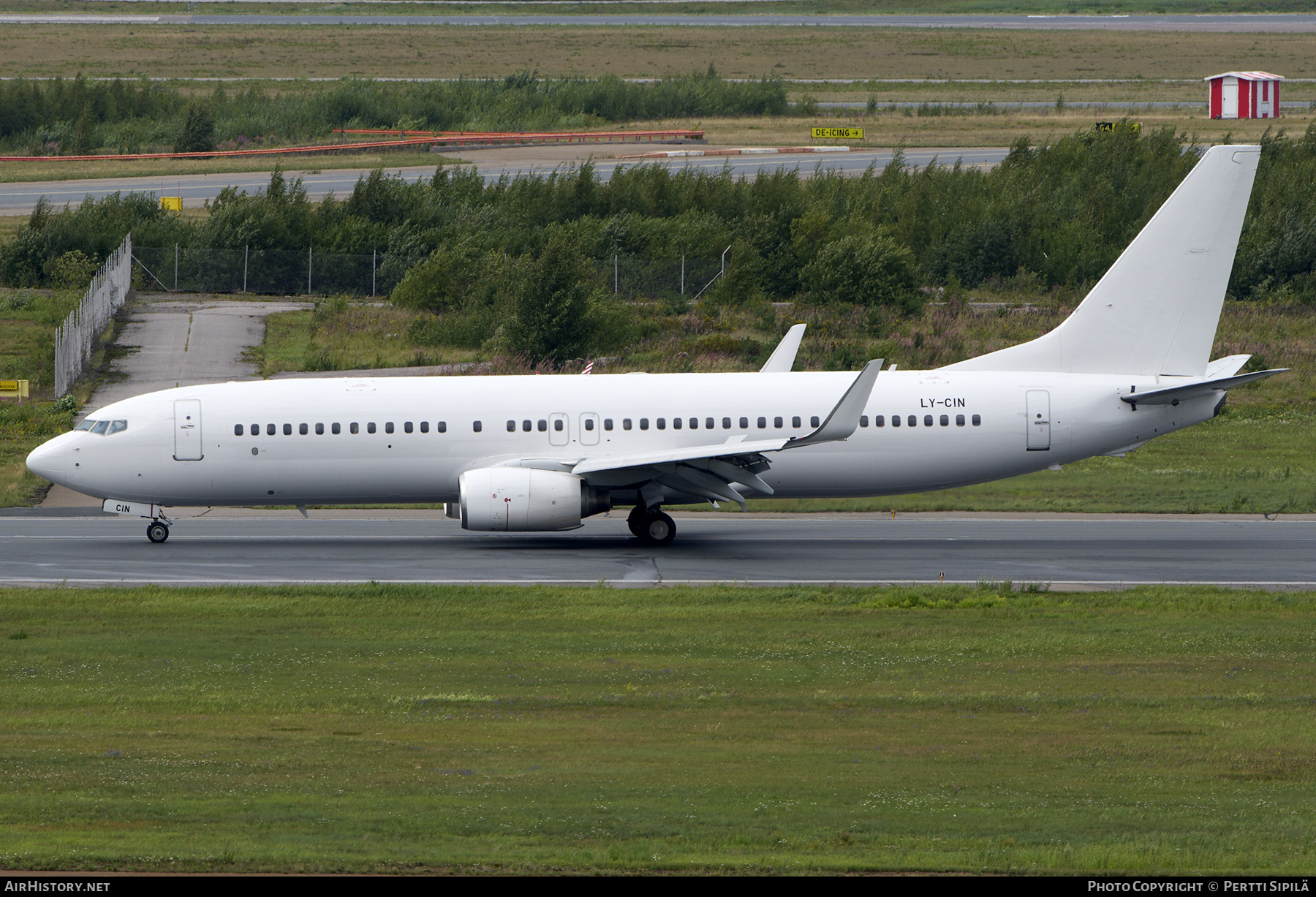 Aircraft Photo of LY-CIN | Boeing 737-83N | AirHistory.net #591960