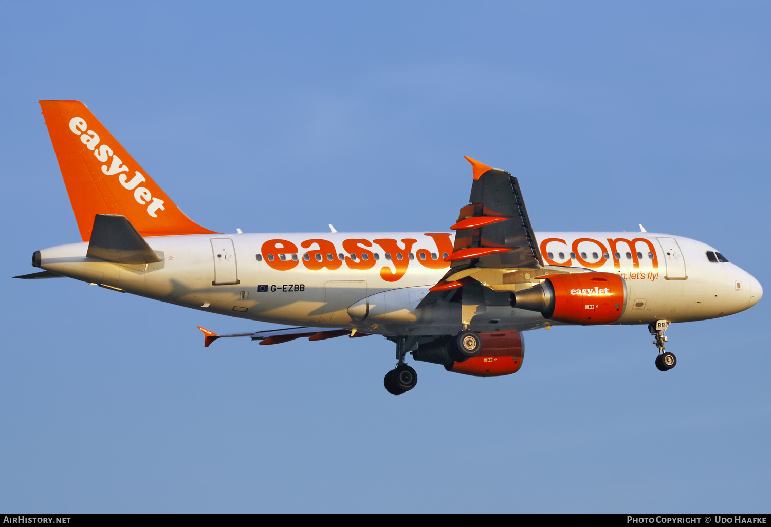 Aircraft Photo of G-EZBB | Airbus A319-111 | EasyJet | AirHistory.net #592446