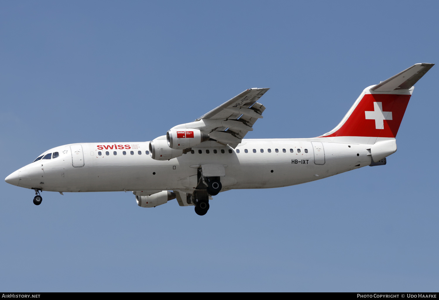 Aircraft Photo of HB-IXT | British Aerospace Avro 146-RJ100 | Swiss International Air Lines | AirHistory.net #592658