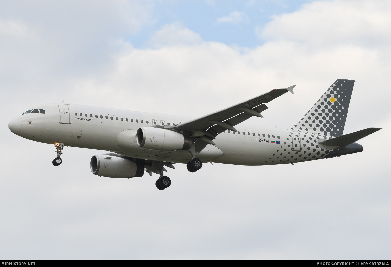 Aircraft Photo of LZ-EAI | Airbus A320-232 | AirHistory.net #592872
