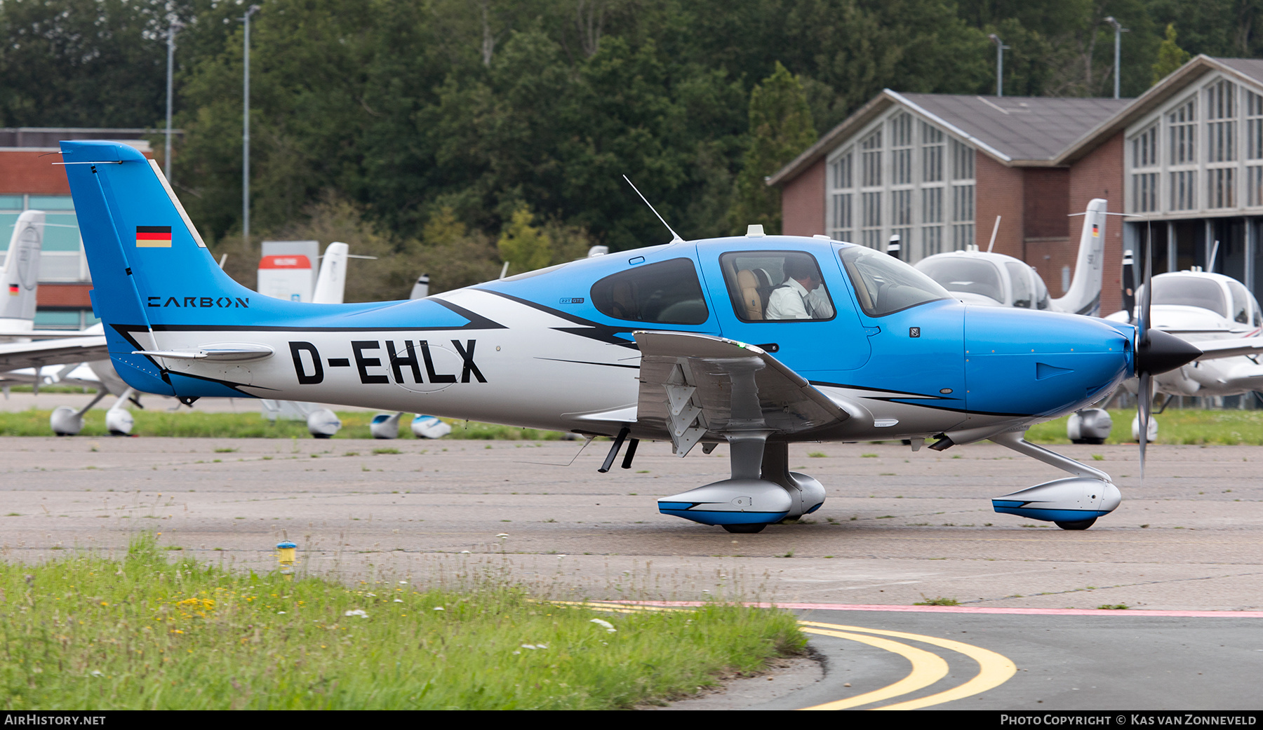 Aircraft Photo of D-EHLX | Cirrus SR-22T G6-GTS Carbon | AirHistory.net #593152