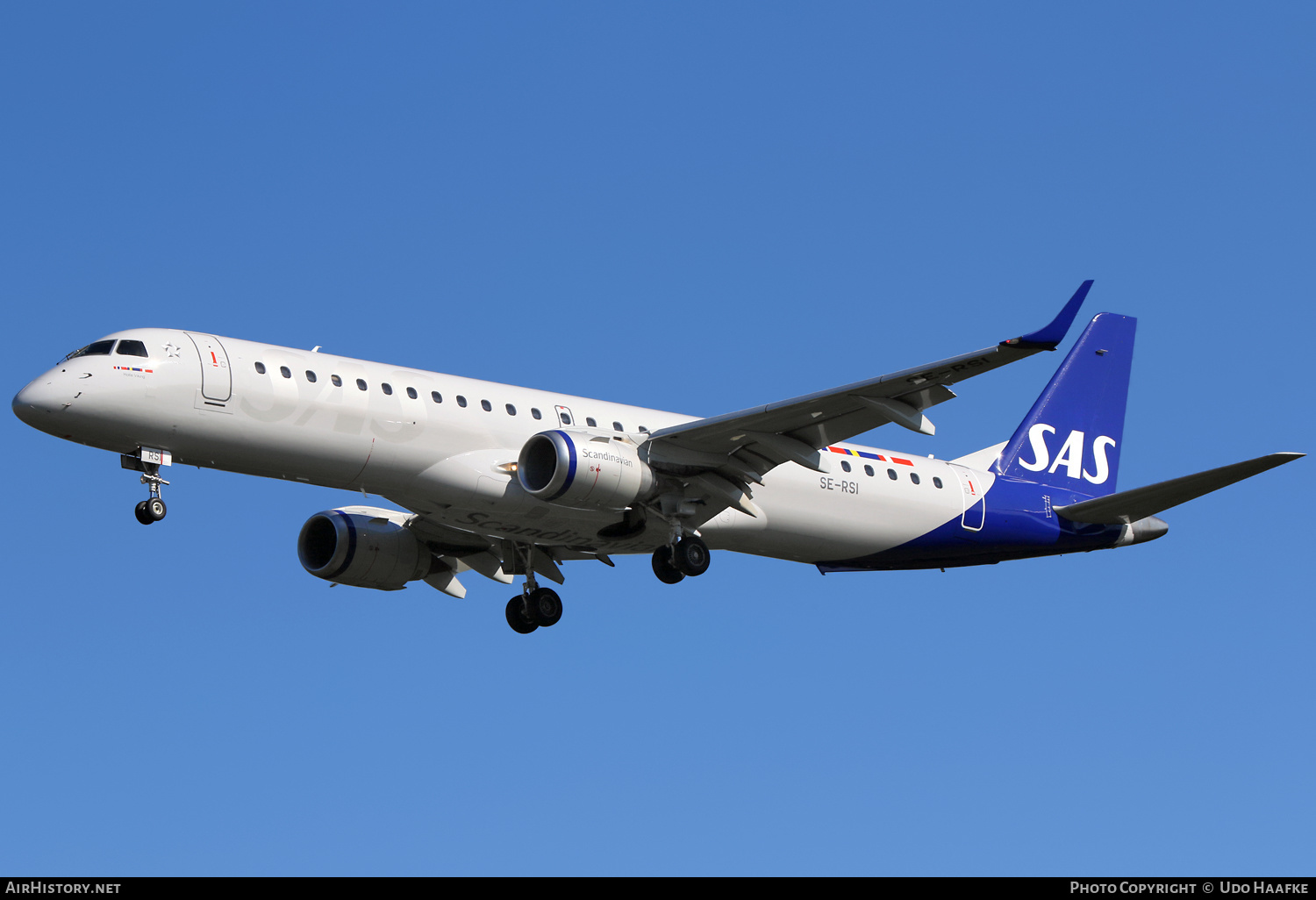 Aircraft Photo of SE-RSI | Embraer 195LR (ERJ-190-200LR) | Scandinavian Airlines - SAS | AirHistory.net #593156