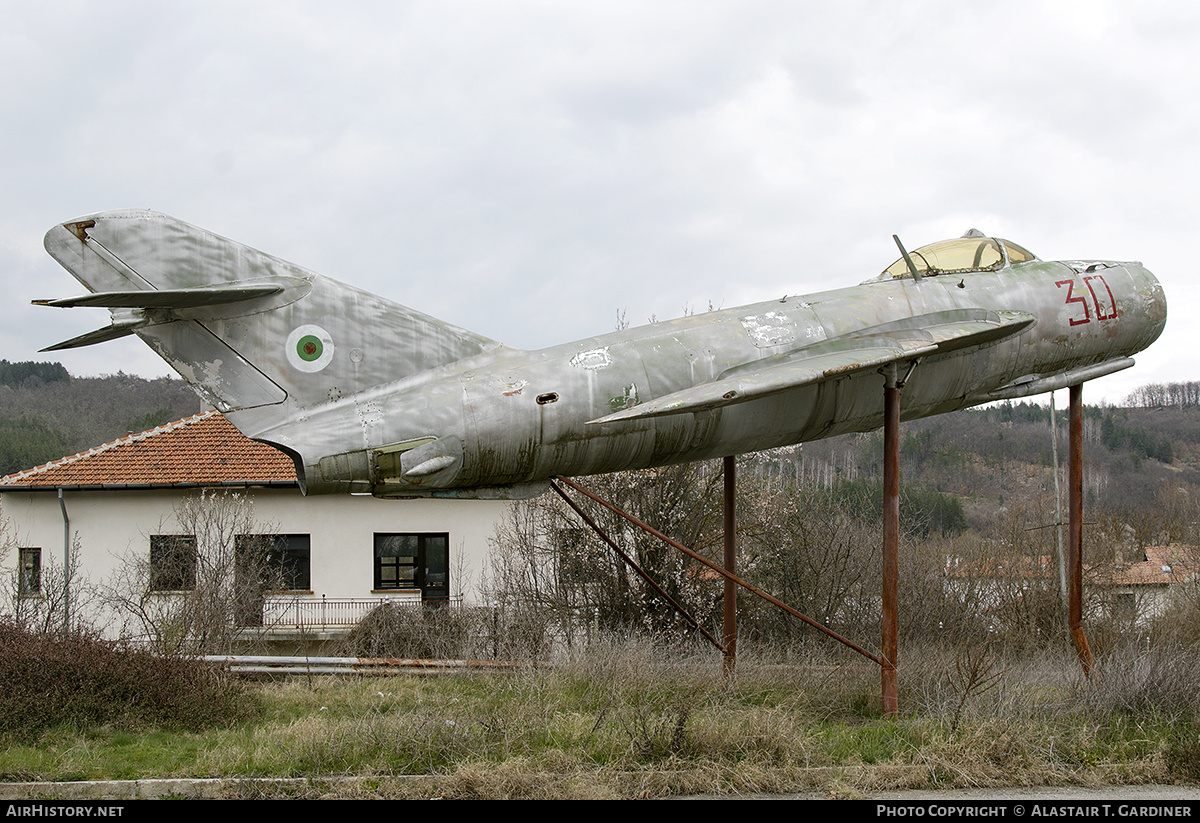 Aircraft Photo of 30 | Mikoyan-Gurevich MiG-17 | Bulgaria - Air Force | AirHistory.net #593370