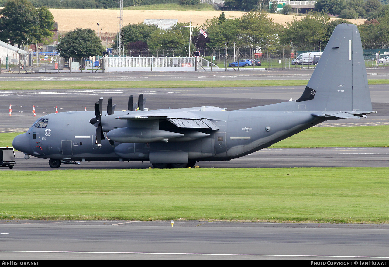 Aircraft Photo of 09-5713 / 95713 | Lockheed Martin MC-130J Commando II (L-382) | USA - Air Force | AirHistory.net #593403