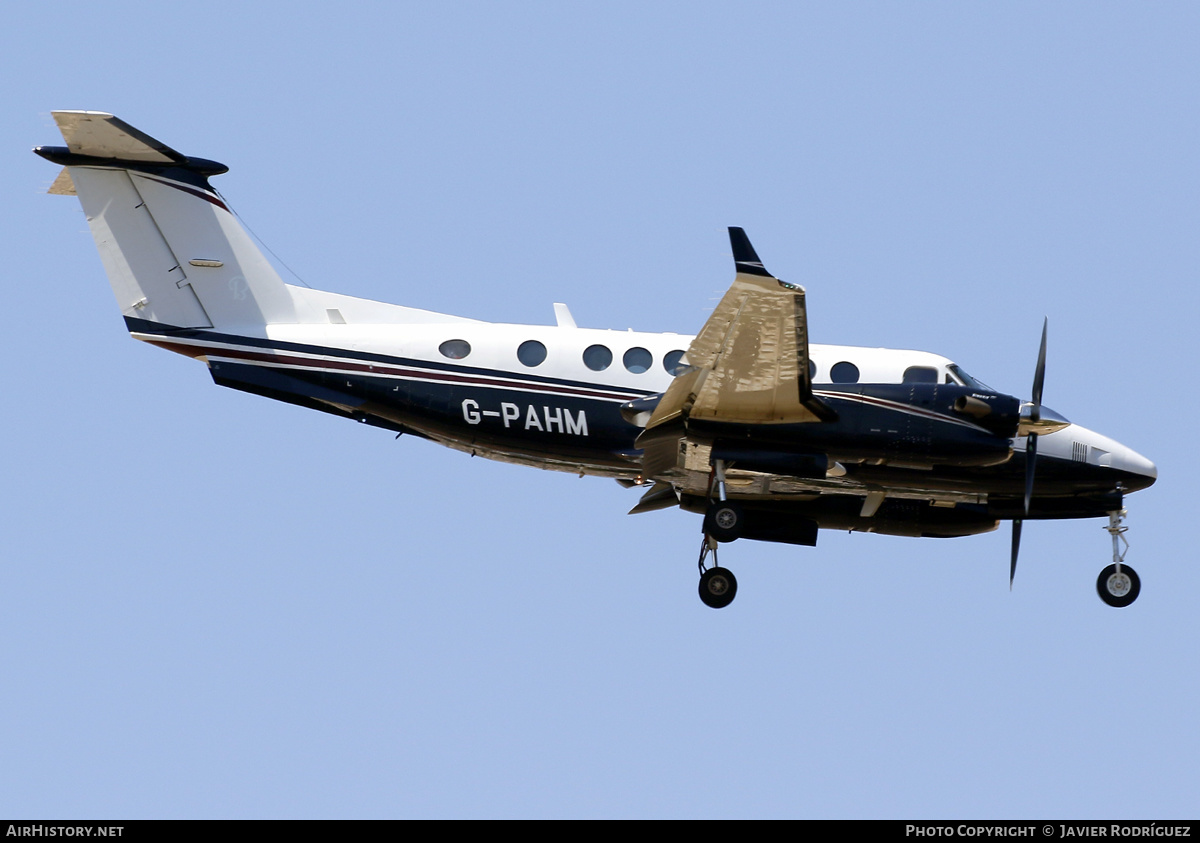 Aircraft Photo of G-PAHM | Beech Super King Air 350 (B300) | AirHistory.net #593442