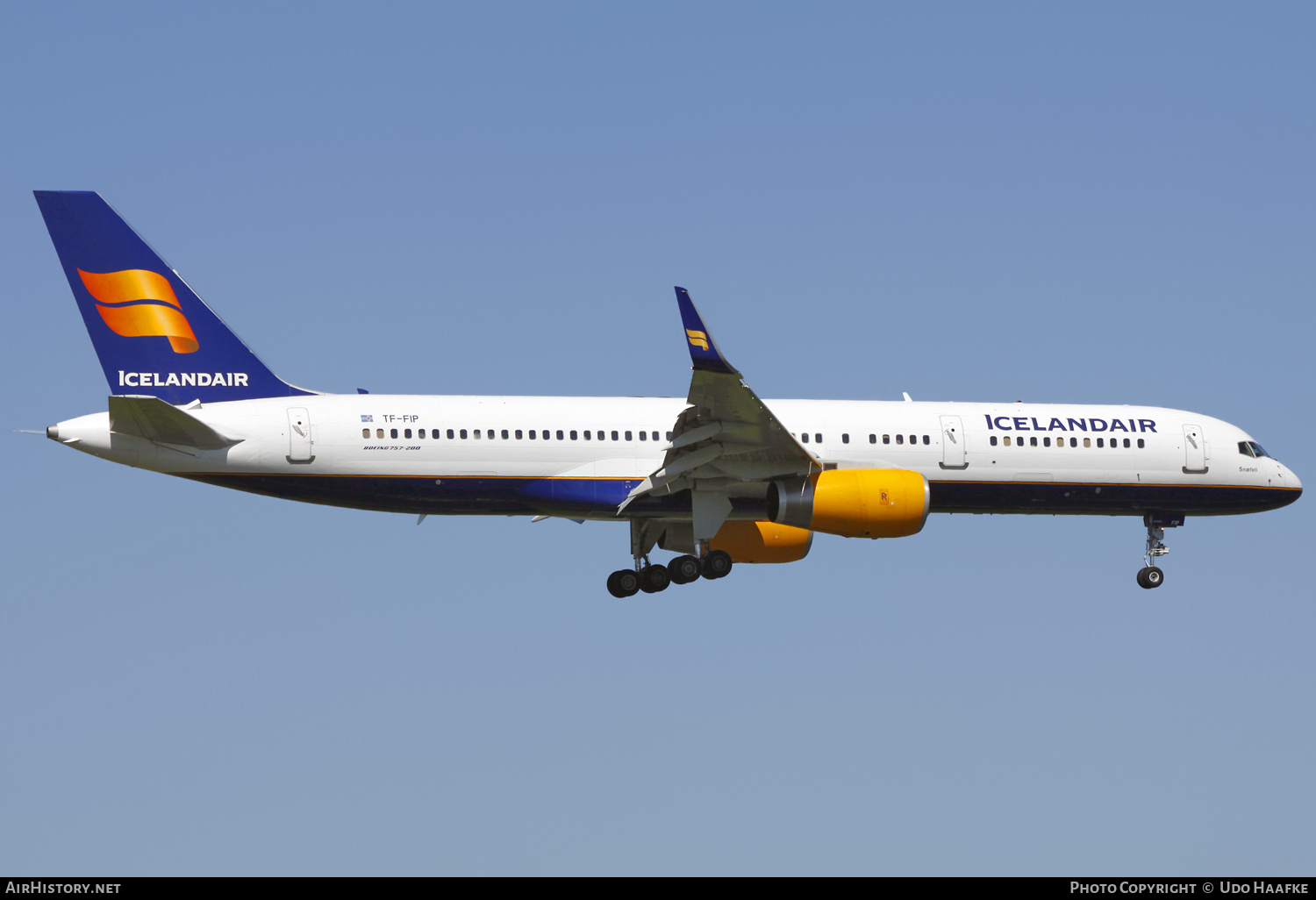 Aircraft Photo of TF-FIP | Boeing 757-208 | Icelandair | AirHistory.net #593496