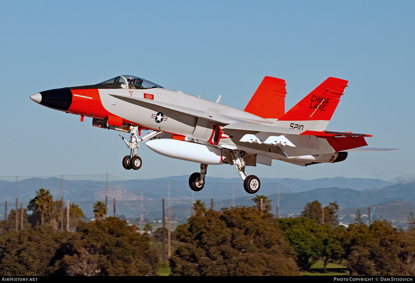 Aircraft Photo of 165210 / 5210 | McDonnell Douglas F/A-18C Hornet | USA - Navy | AirHistory.net #593763
