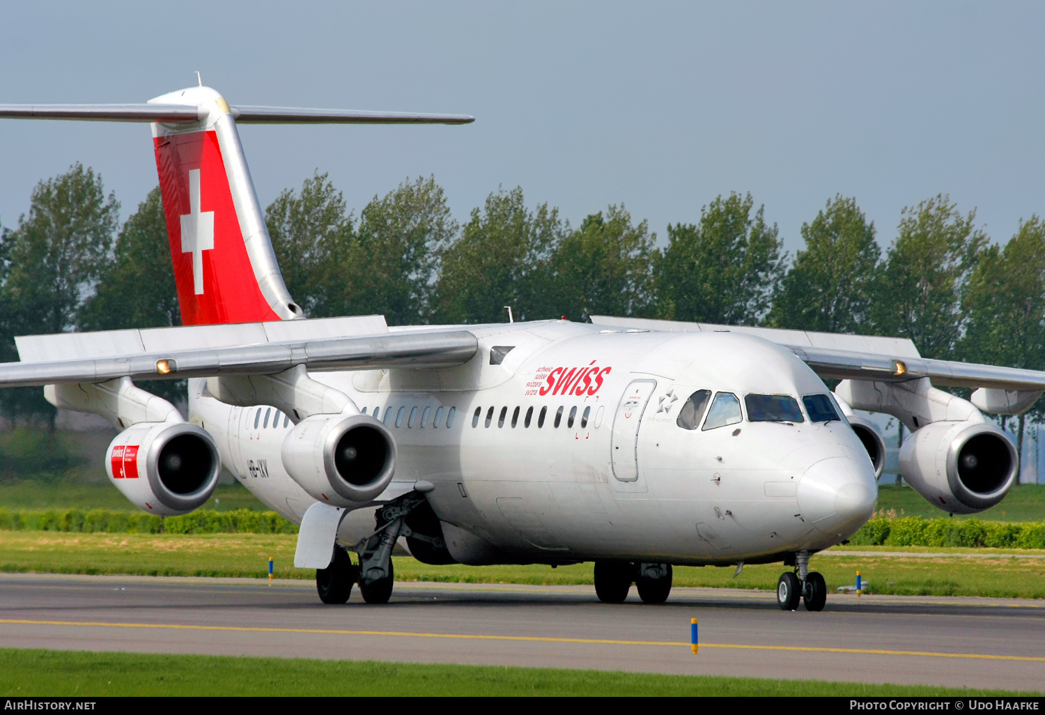 Aircraft Photo of HB-IXV | British Aerospace Avro 146-RJ100 | Swiss International Air Lines | AirHistory.net #593921