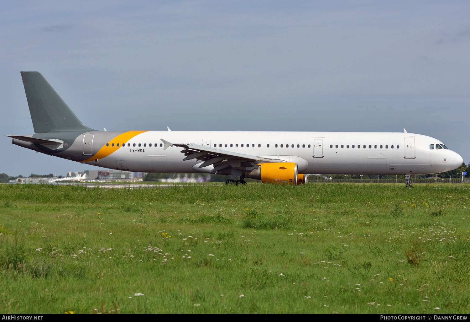 Aircraft Photo of LY-WSA | Airbus A321-212 | AirHistory.net #593995