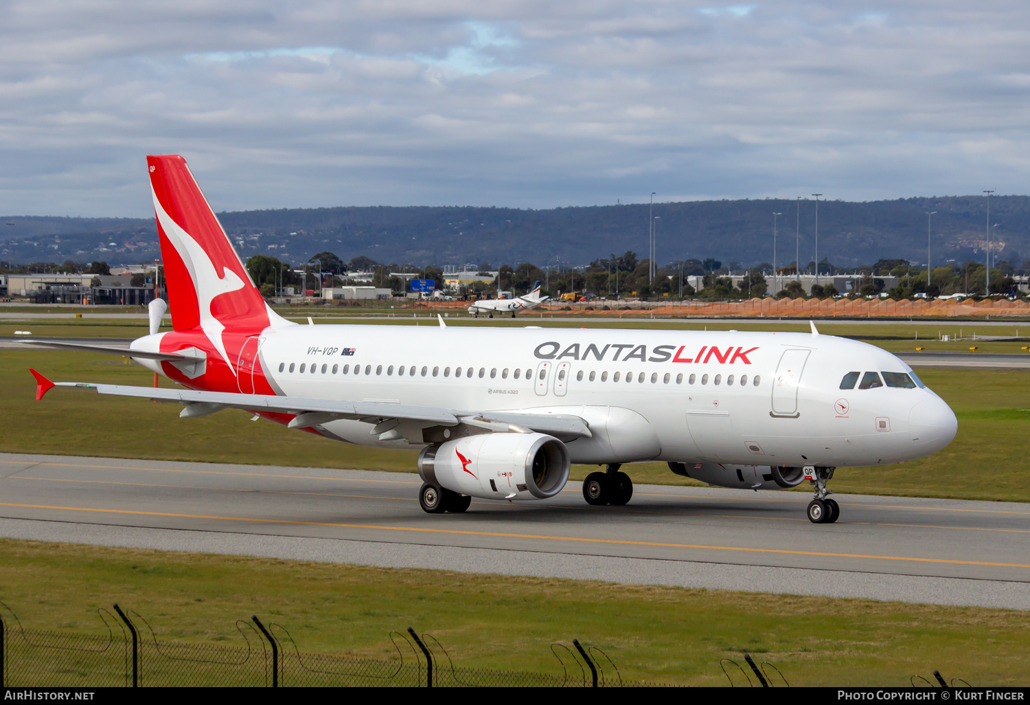 Aircraft Photo of VH-VQP | Airbus A320-232 | QantasLink | AirHistory.net #594403