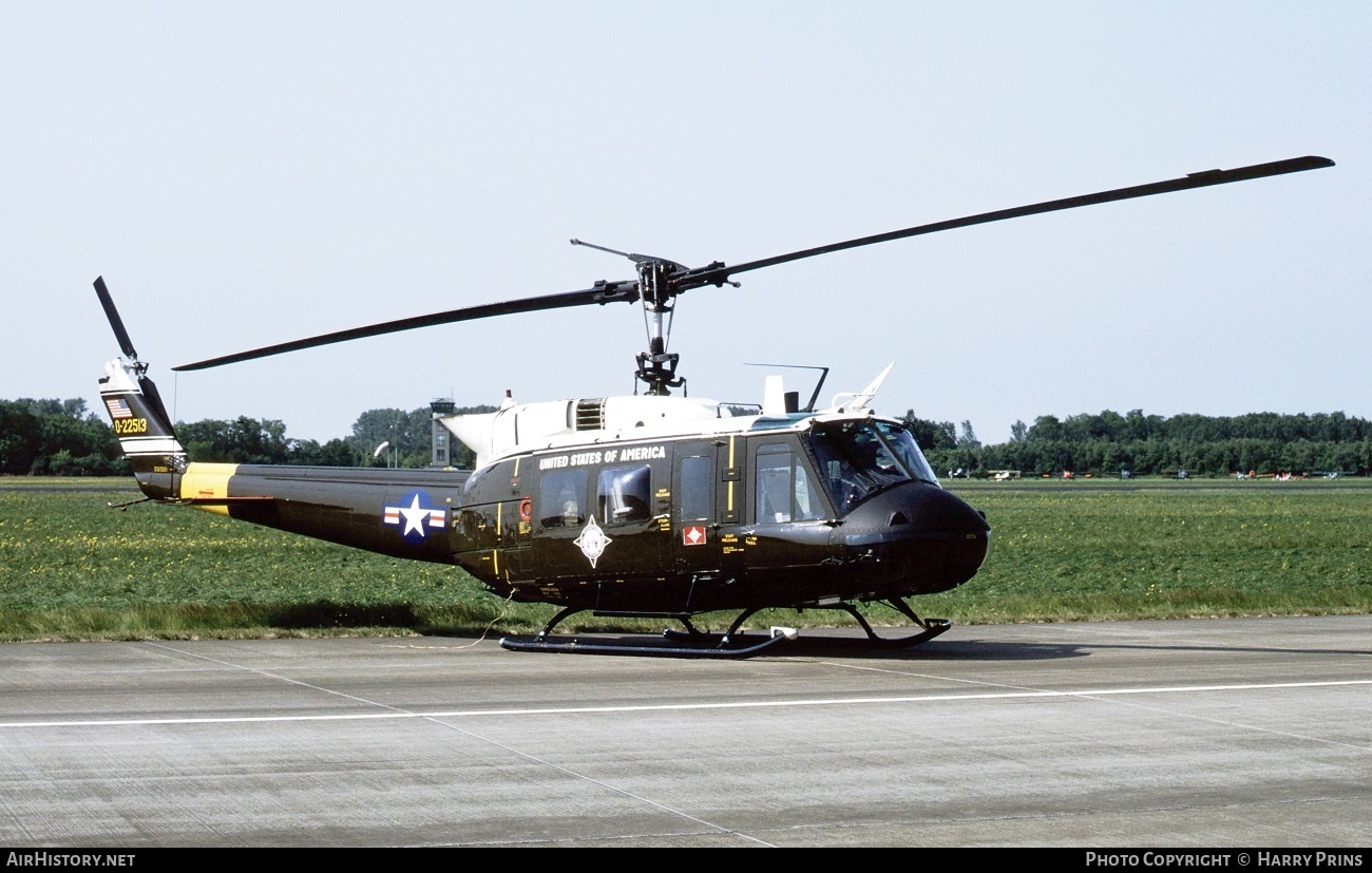 Aircraft Photo of 74-22513 / 0-22513 | Bell UH-1H Iroquois | USA - Army | AirHistory.net #594417