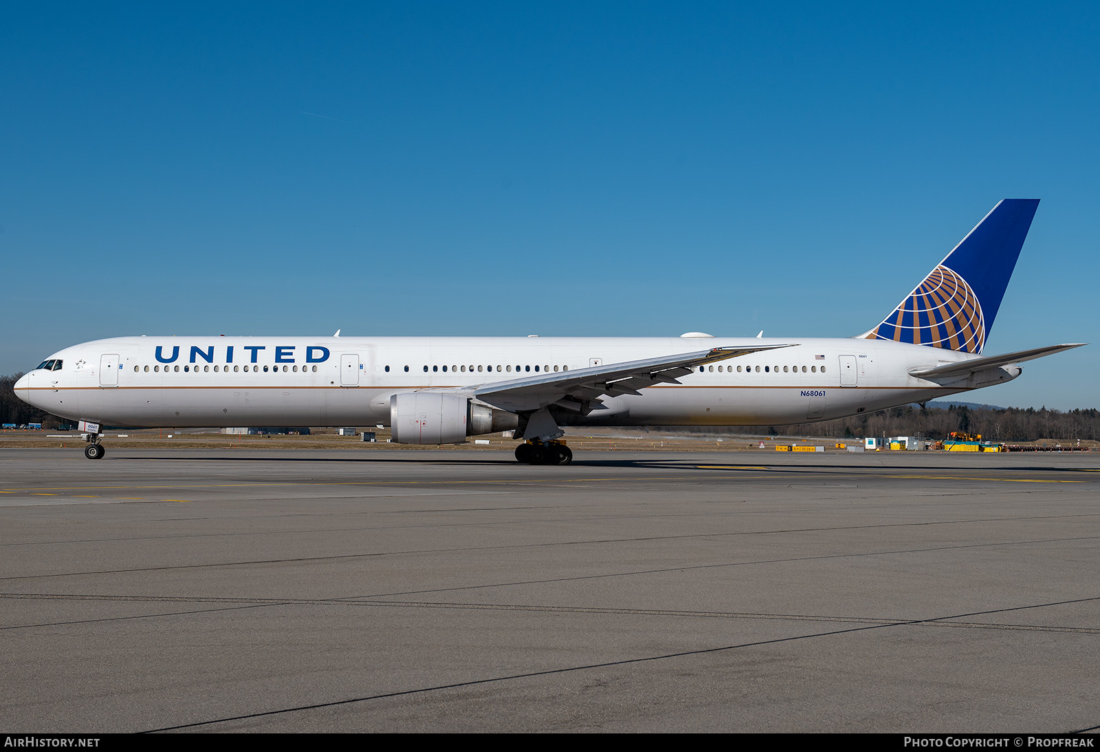 Aircraft Photo of N68061 | Boeing 767-424/ER | United Airlines | AirHistory.net #594675