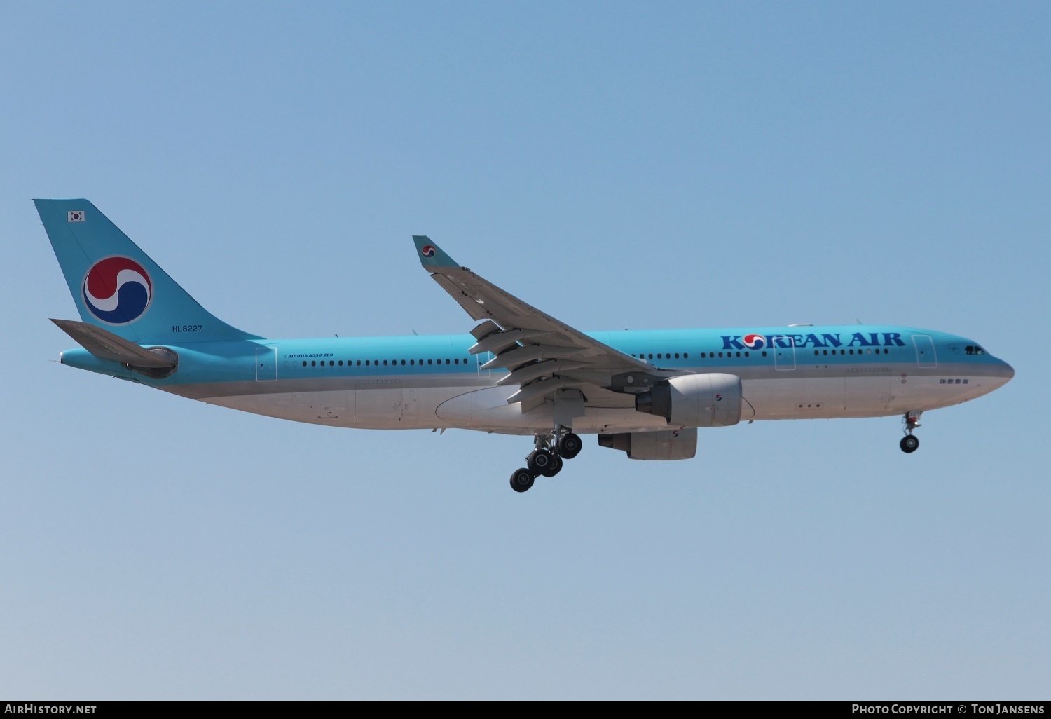 Aircraft Photo of HL-8227 | Airbus A330-223 | Korean Air | AirHistory.net #595001