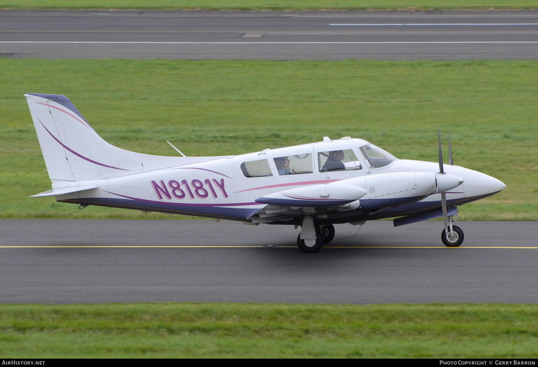 Aircraft Photo of N8181Y | Piper PA-30-160 Twin Comanche B | AirHistory.net #595175
