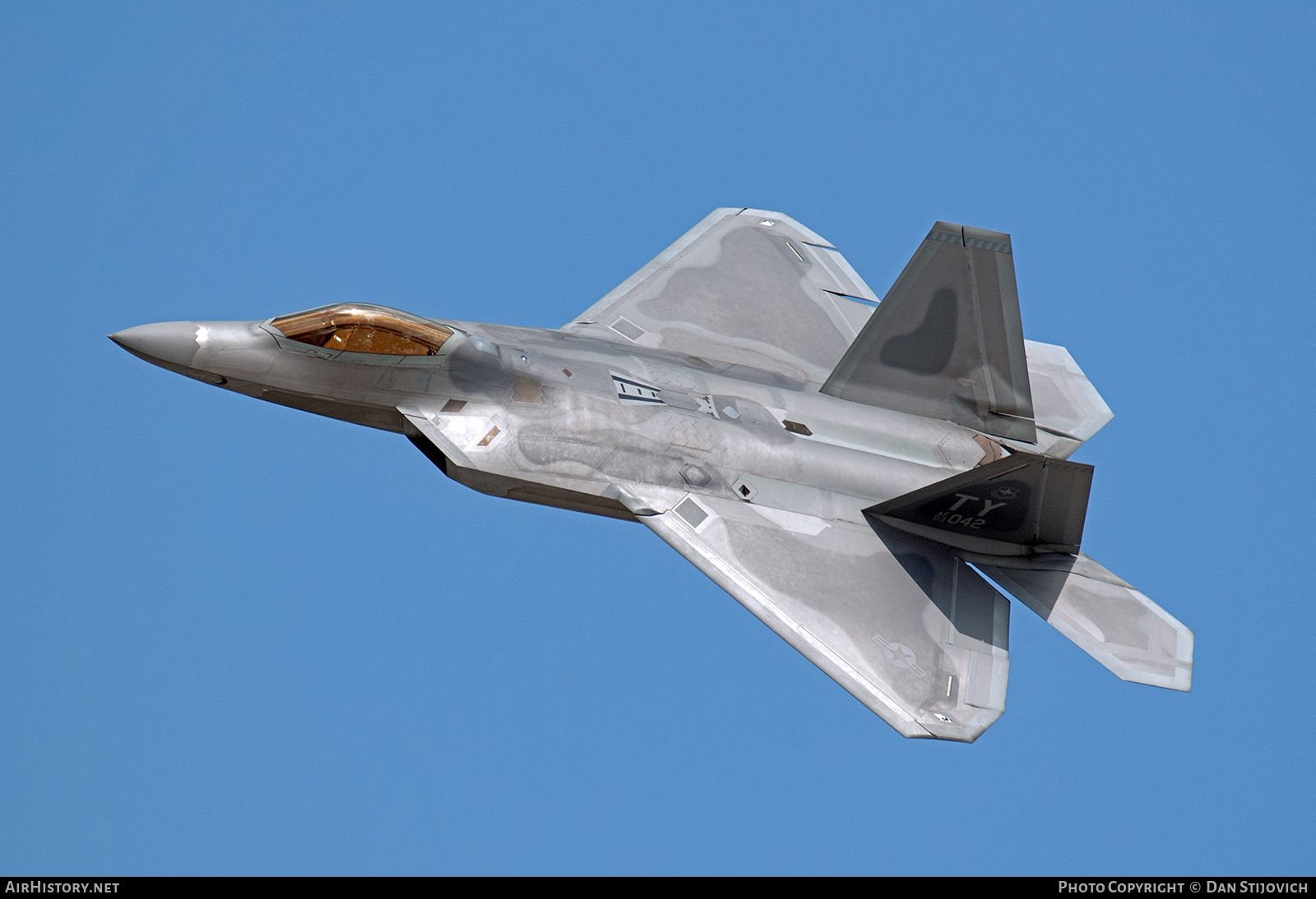 Aircraft Photo of 03-4042 / AF03-042 | Lockheed Martin F-22A Raptor | USA - Air Force | AirHistory.net #595191