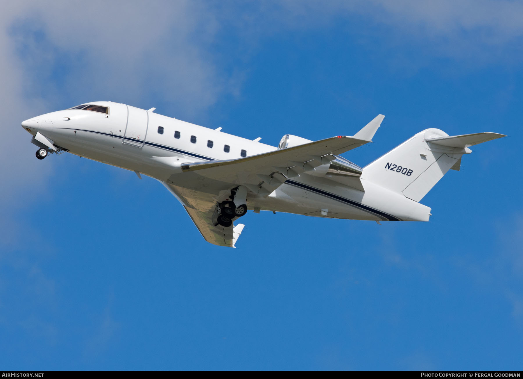 Aircraft Photo of N28QB | Canadair Challenger 604 (CL-600-2B16) | AirHistory.net #595218