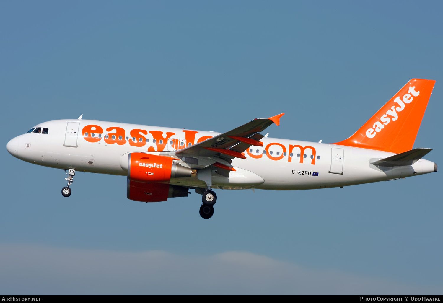 Aircraft Photo of G-EZFD | Airbus A319-111 | EasyJet | AirHistory.net #595225