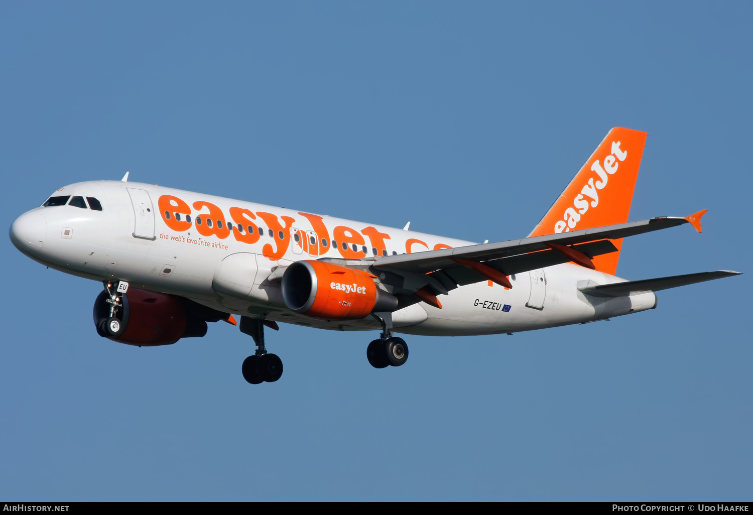 Aircraft Photo of G-EZEU | Airbus A319-111 | EasyJet | AirHistory.net #595234