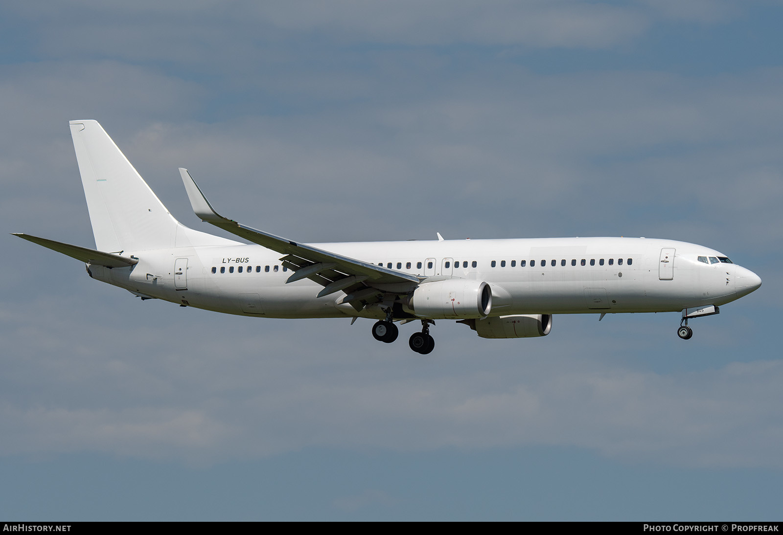 Aircraft Photo of LY-BUS | Boeing 737-82R | AirHistory.net #595329