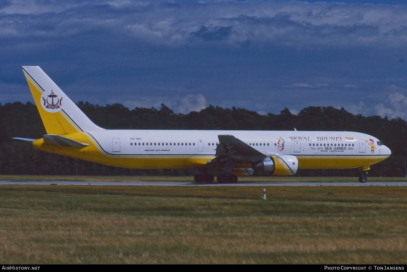 Aircraft Photo of V8-RBJ | Boeing 767-33A/ER | Royal Brunei Airlines | AirHistory.net #595403