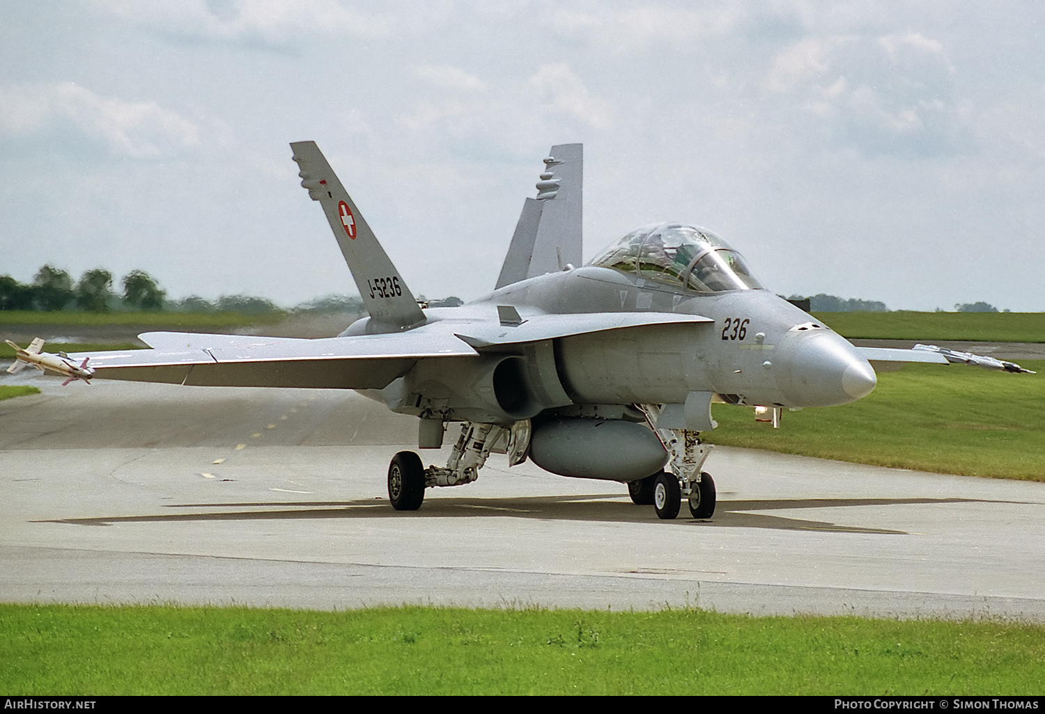 Aircraft Photo of J-5236 | McDonnell Douglas F/A-18D Hornet | Switzerland - Air Force | AirHistory.net #595411