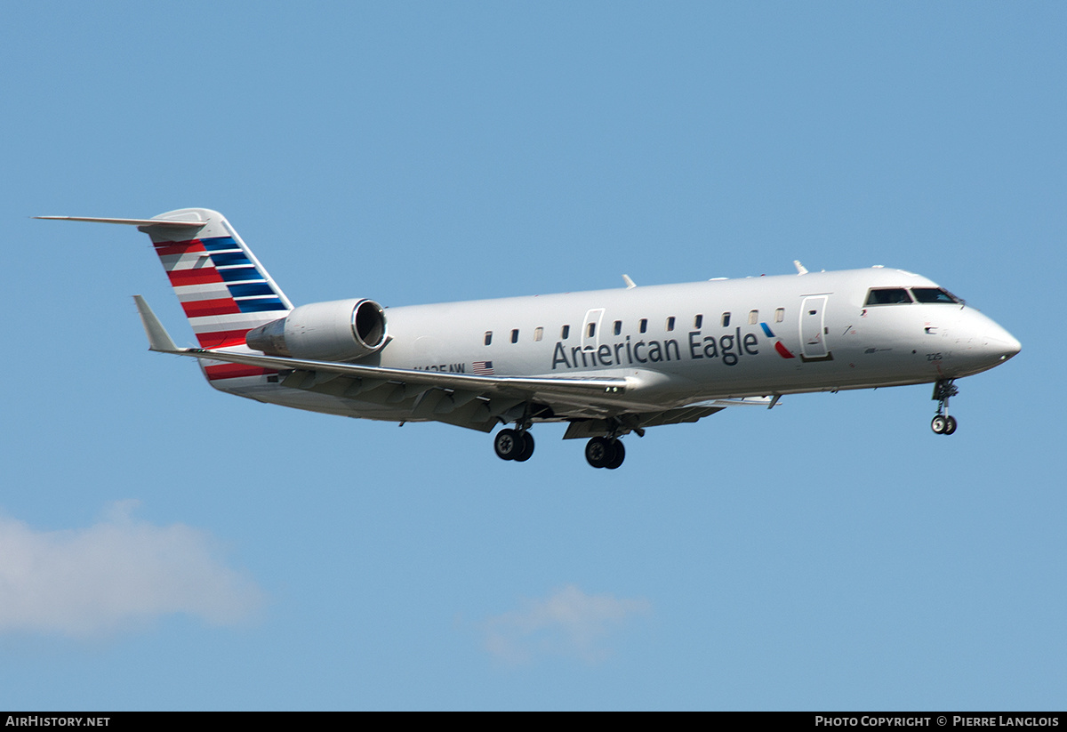 Aircraft Photo of N425AW | Bombardier CRJ-200LR (CL-600-2B19) | American Eagle | AirHistory.net #595600