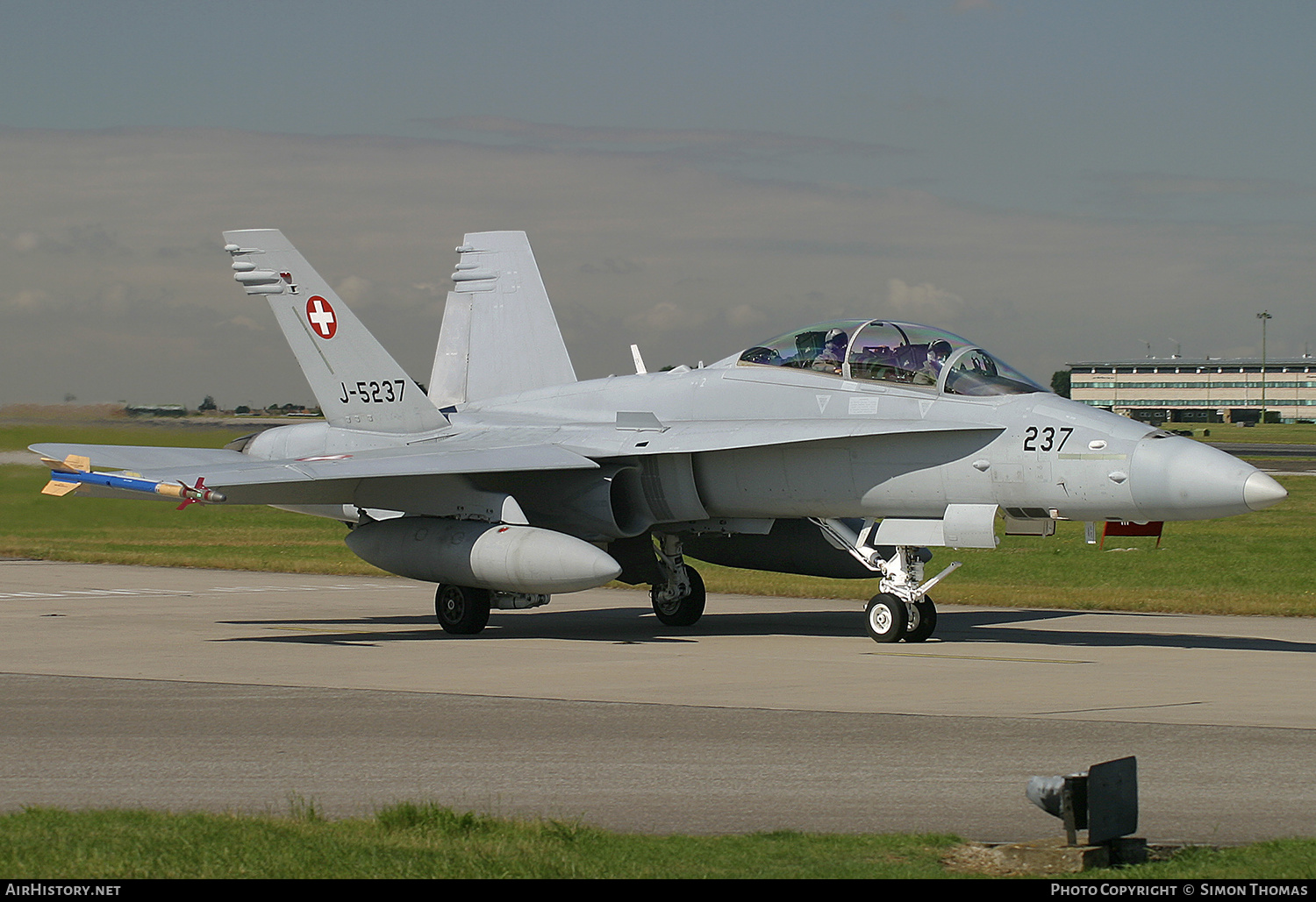 Aircraft Photo of J-5237 | McDonnell Douglas F/A-18D Hornet | Switzerland - Air Force | AirHistory.net #595687