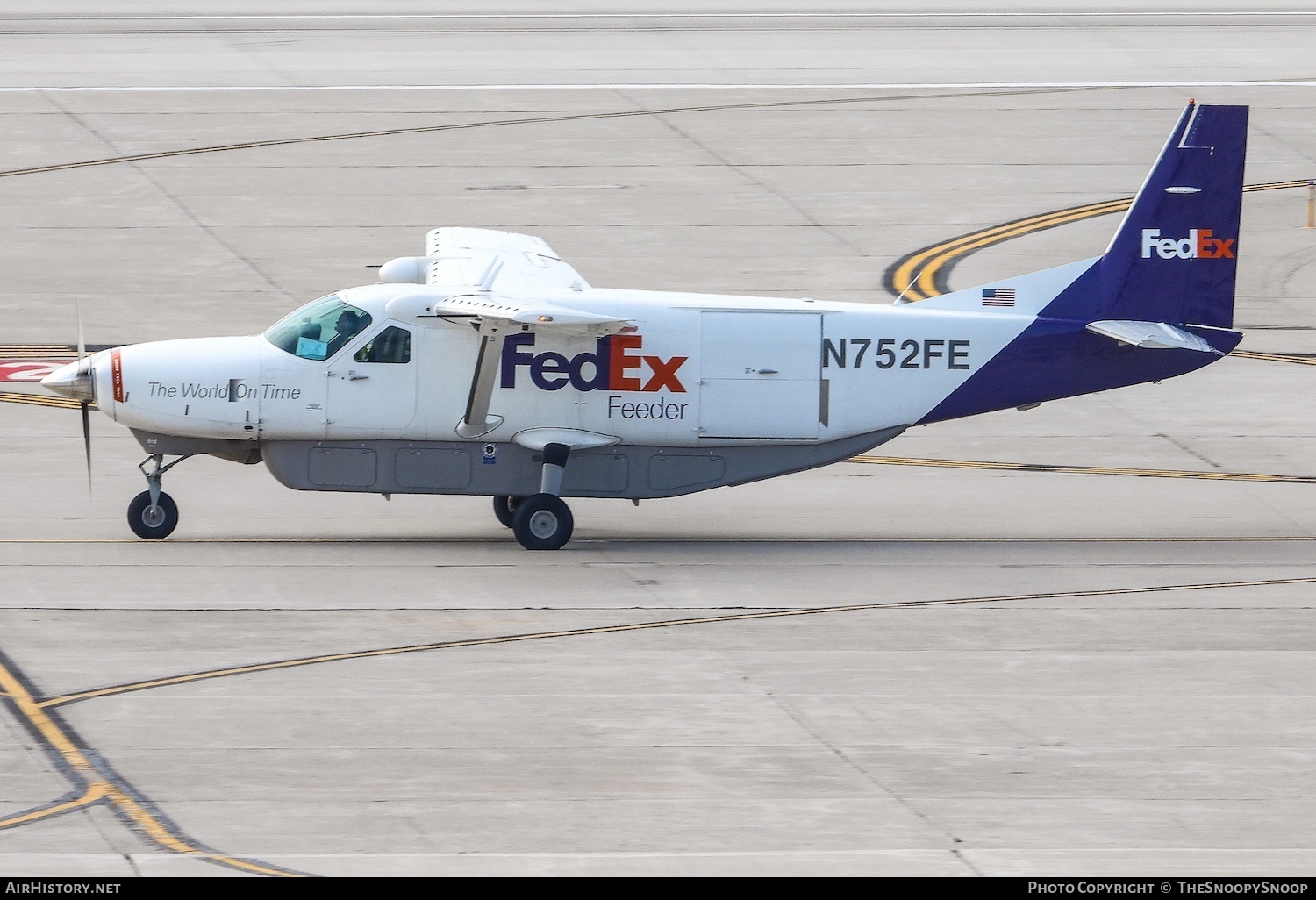 Aircraft Photo of N752FE | Cessna 208B Super Cargomaster | FedEx Feeder | AirHistory.net #595723