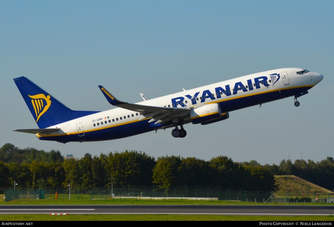 Aircraft Photo of EI-EMP | Boeing 737-8AS | Ryanair | AirHistory.net #596080