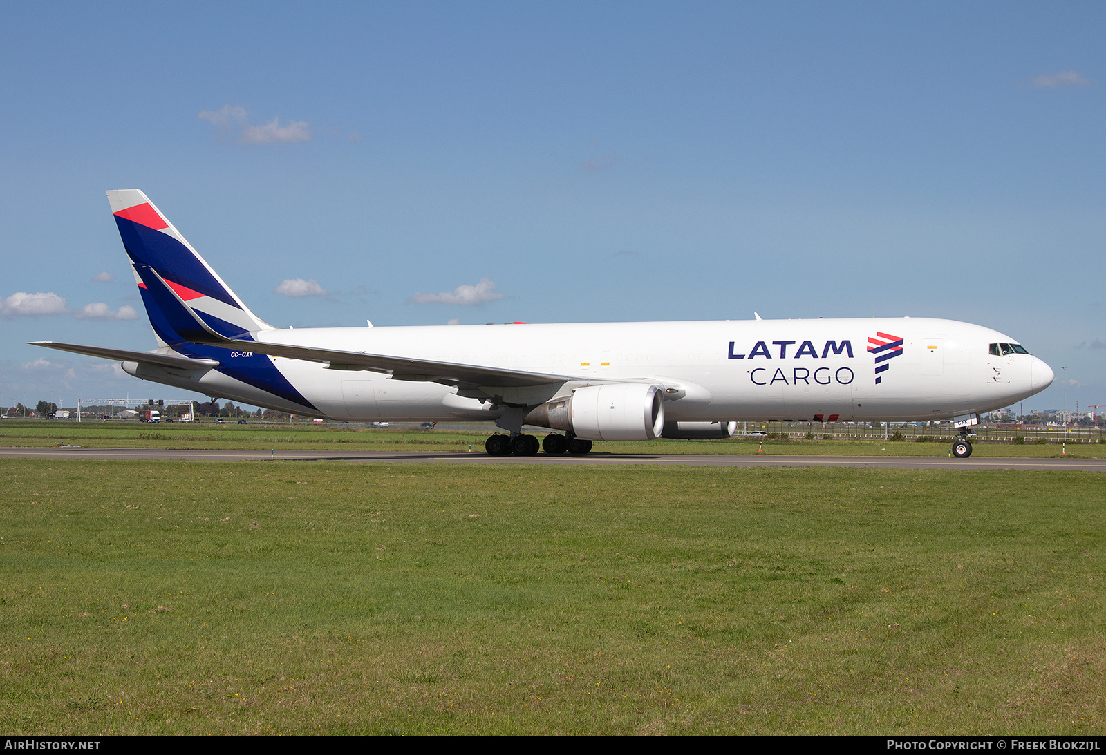 Aircraft Photo of CC-CXK | Boeing 767-316/ER | LATAM Cargo | AirHistory.net #596208