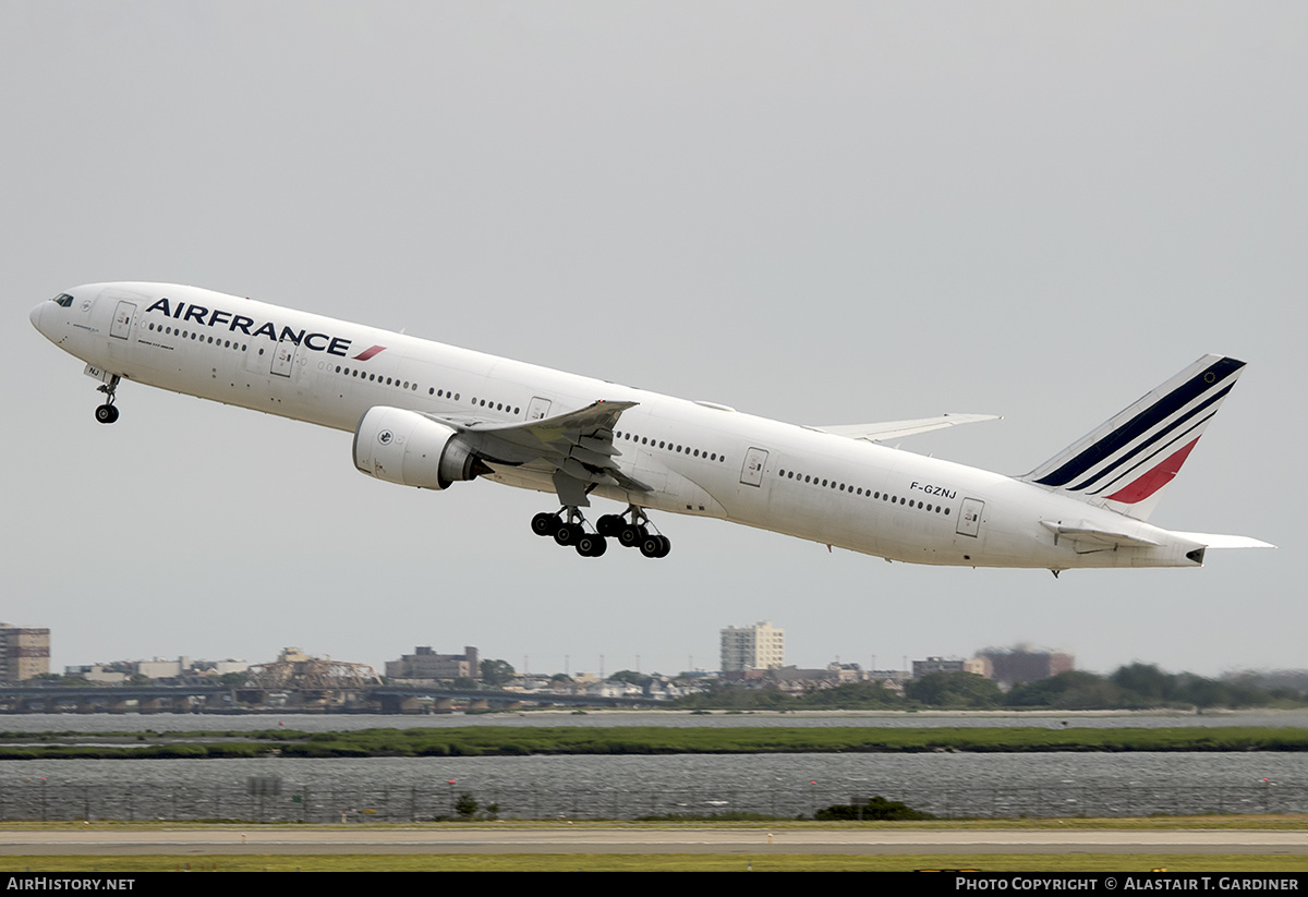 Aircraft Photo of F-GZNJ | Boeing 777-328/ER | Air France | AirHistory.net #596241