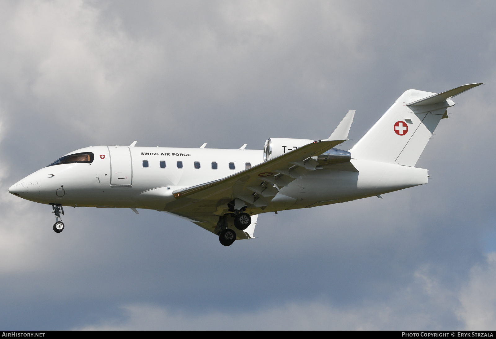Aircraft Photo of T-752 | Bombardier Challenger 604 (CL-600-2B16) | Switzerland - Air Force | AirHistory.net #596390