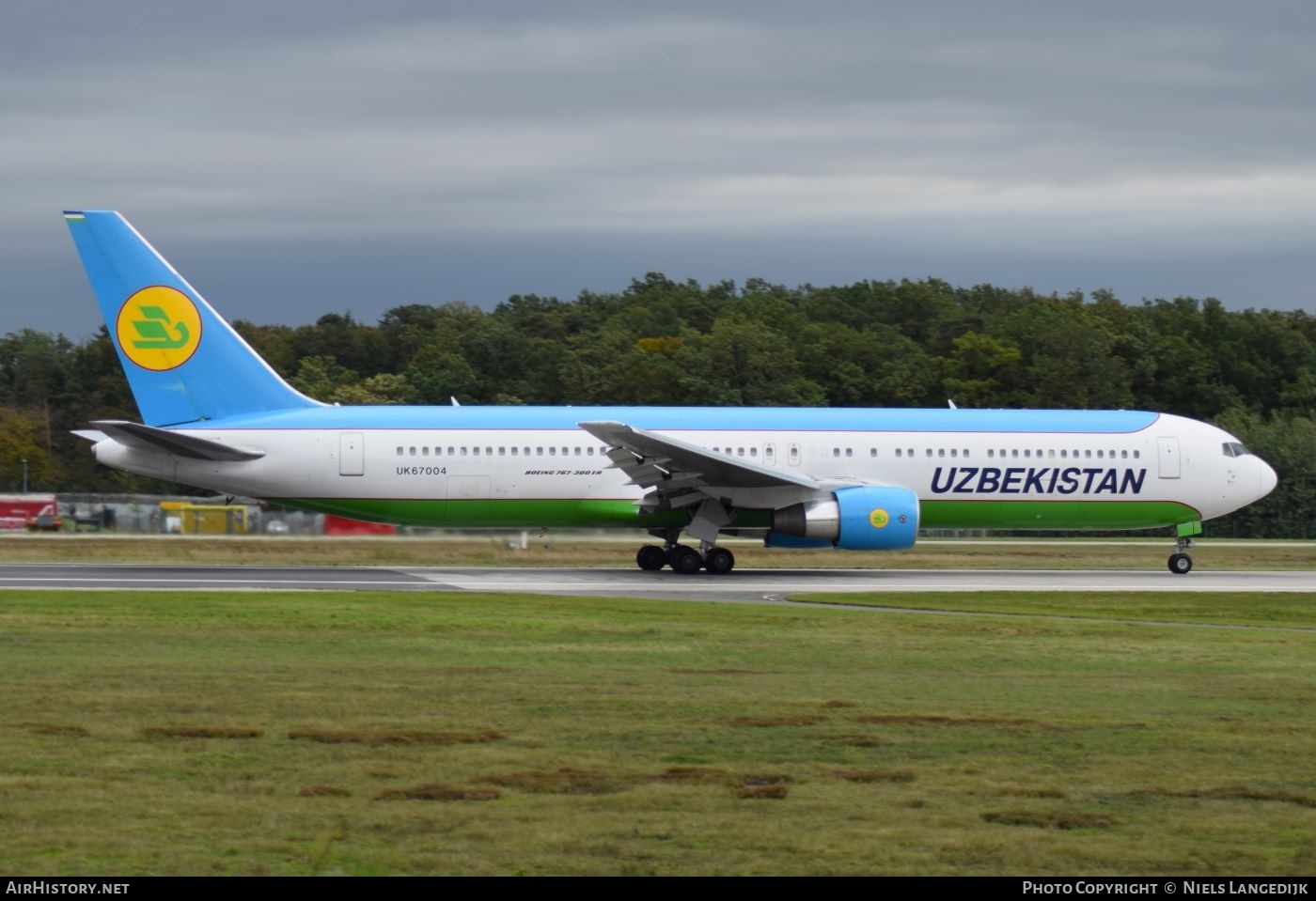 Aircraft Photo of UK67004 | Boeing 767-33P/ER | Uzbekistan Airways | AirHistory.net #596421