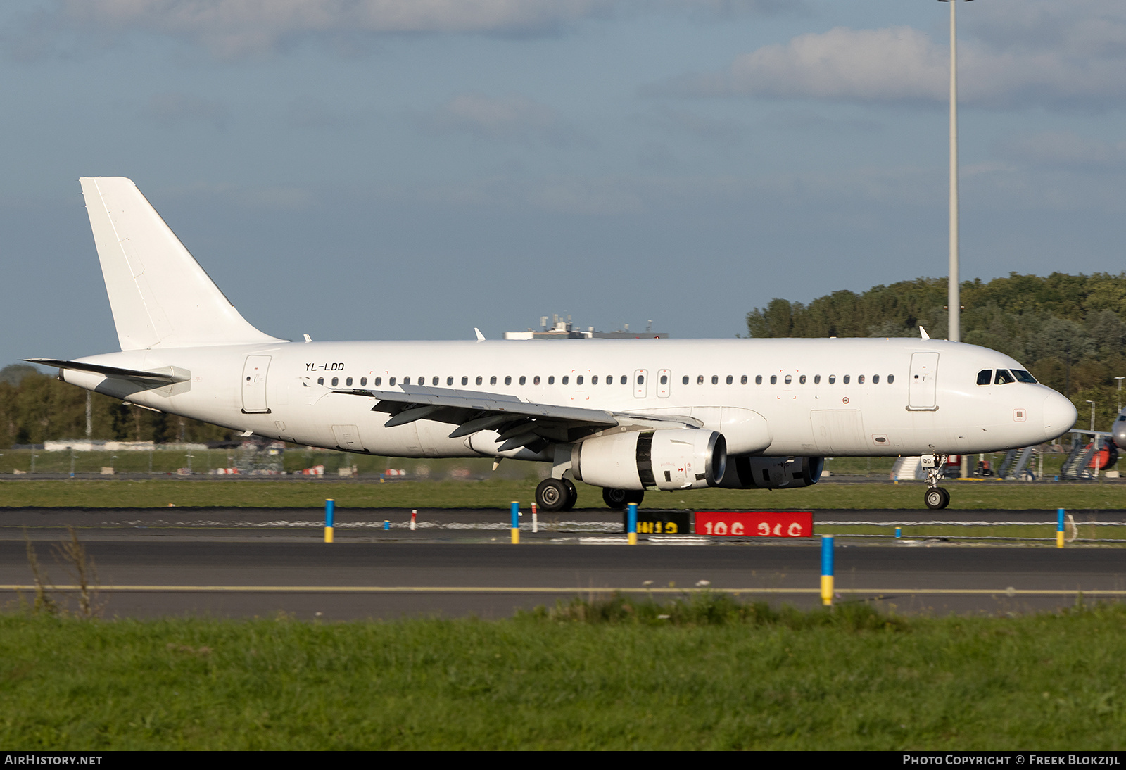 Aircraft Photo of YL-LDD | Airbus A320-232 | AirHistory.net #596452